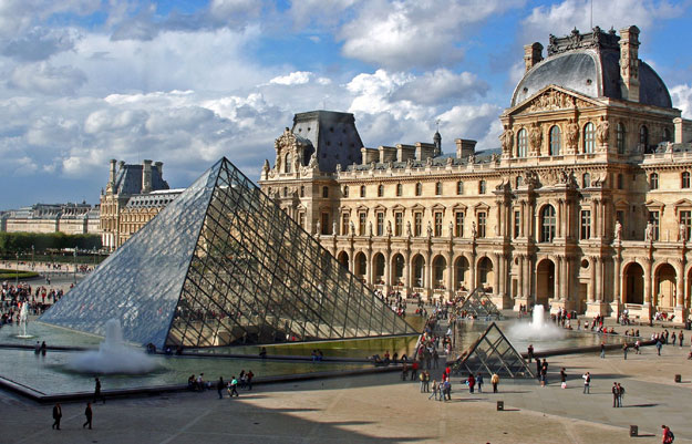 парижский музей Лувр